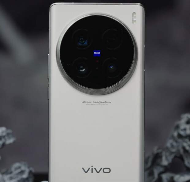 Инсайдер опубликовал фото флагманского смартфона Vivo X100 Ultra