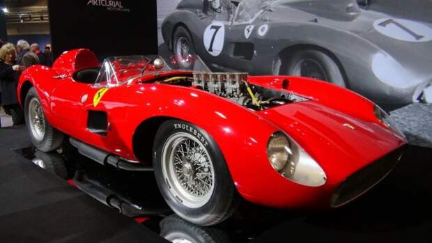 Гоночная Ferrari 335 Sport Scaglietti 1957 года. | Фото: youtube.com.