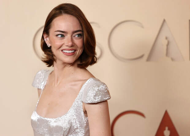 Демонстрация ключиц стала трендом среди звезд