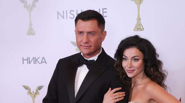 Хирург оценил подбородок Павла Прилучного после пластики: "Плюшка геля"