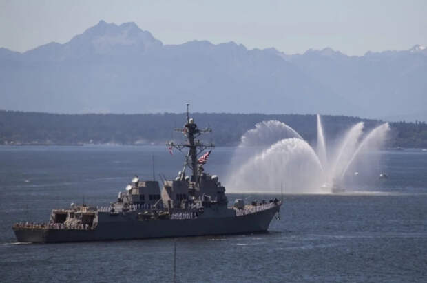 19FortyFive: США топят свои корабли в качестве предупреждения России