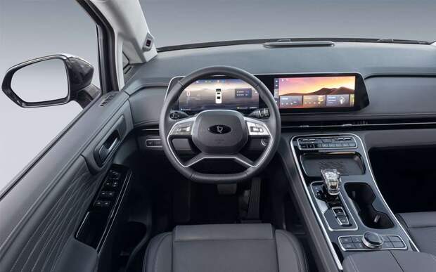 Цена 7-местного минивэна производства России изменилась: сколько он стоит теперь