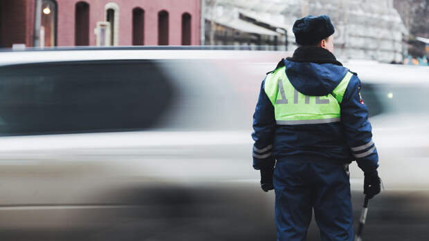 "РГ": В ГАИ опровергли слухи об изъятии автомобильных номеров серии "АМР"