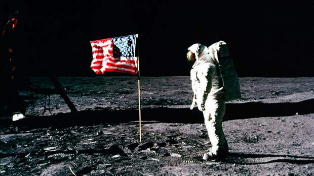 Журналист Сибрел назвал подделкой ЦРУ лунную миссию США в 1960-х годах