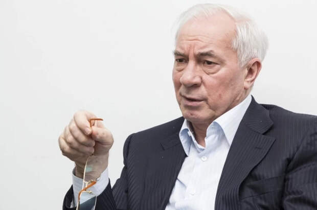 Азаров: Киев тратит дефицитную электроэнергию для производства БПЛА