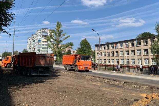 С подрядчика, который на три месяца затянул ремонт Полынковской, требуют неустойку