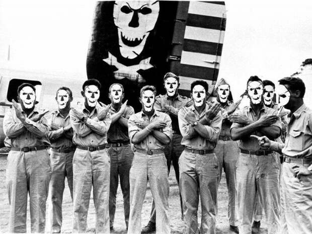 Американская 90-ая бомбардировочная группа «Весёлый Роджер», США, 1942 год. история, ретро, фото