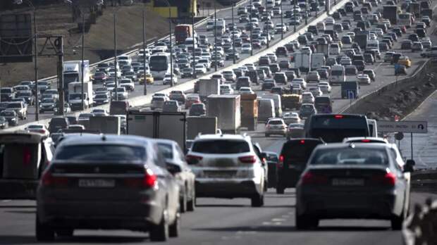 В Москве перед майскими праздниками пробки достигли 9 баллов