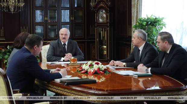 "Вы нас не трогайте! Закончится, посмотрим, кто прав" - Лукашенко упрекнул российские СМИ в предвзятости