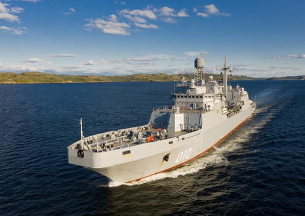 Корабли Северного флота, участвовавшие в Главном военно-морском параде, возвращаются в базы