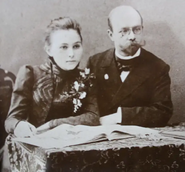 Сестра Арбузова с мужем - известным архитектором Карлом Мюфке.