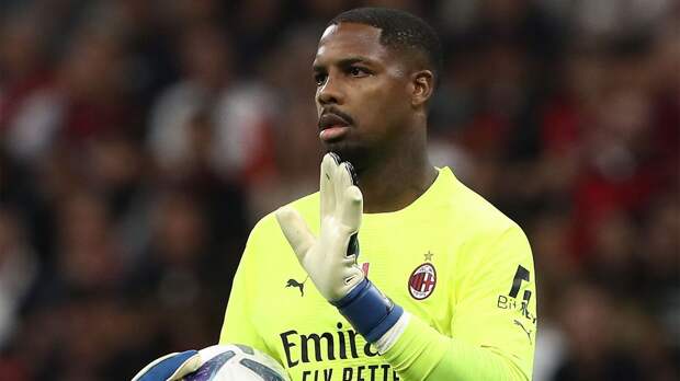 Инсайдер: «Милан» продлил контракт с Меньяном