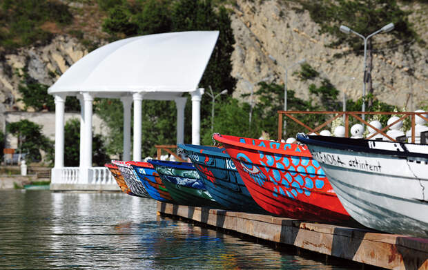 Арт-лодки в Абрау-Дюрсо. Фото: Александр Железняк