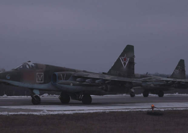 Штурмовики Су-25 уничтожили скопление живой силы и бронированную технику противника на Краснолиманском направлении