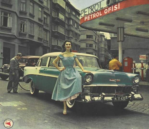 Рекламный постер сети автозаправочных станций крупнейшей турецкой топливной компании Petrol Ofisi. Стамбул, 1950-е годы.  история, фото, это интересно