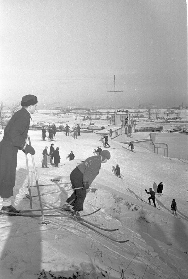 РЕДКИЕ атмосферные кадры старой Москвы 1930-50-х (ФОТО)