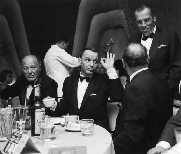 Frank Sinatra ( )     
