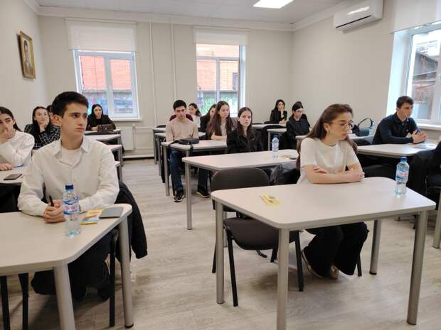 Школьники Адыгейска принимают участие в региональной олимпиаде по адыгейскому языку и литературе