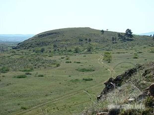 Гора Ба́га-Заря́ (бур. Бага Заряа — маленький ёж), Бурятия