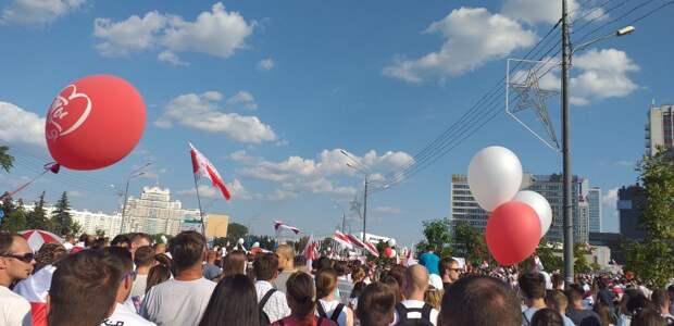 Не менее двести тысяч человек на Марше за свободу. Минск.