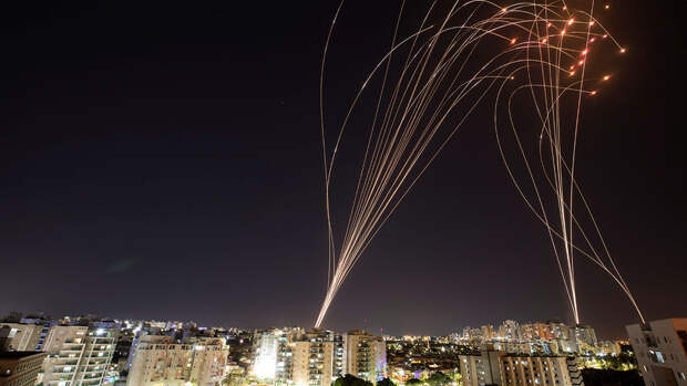 Палестинские радикалы выпустили более 200 ракет по Израилю