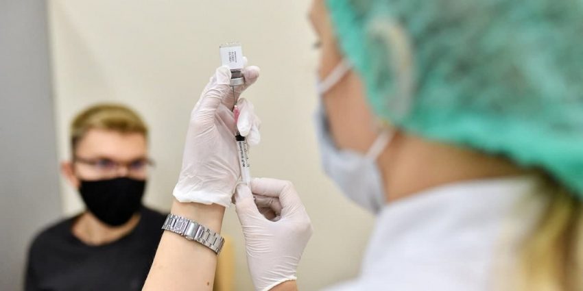 В Москве среди вакцинировавшихся горожан разыграли еще пять авто