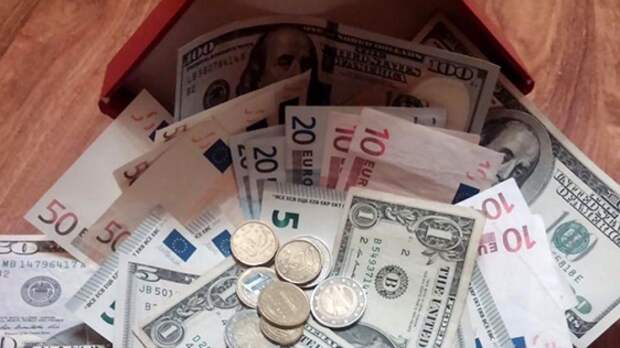 Укравший валюту тренера «Сочи» оставил миллион рублей на «чай»