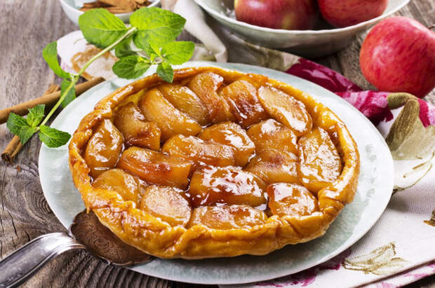 ЯБЛОЧНЫЙ ПИРОГ «ВЕРХ НОГАМИ»