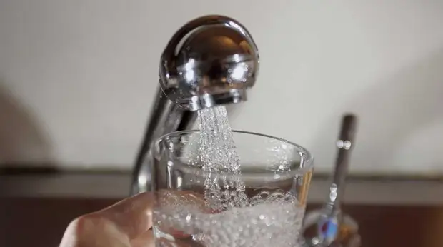 На фоне кризиса немцам посоветовали утолять жажду водой из-под крана