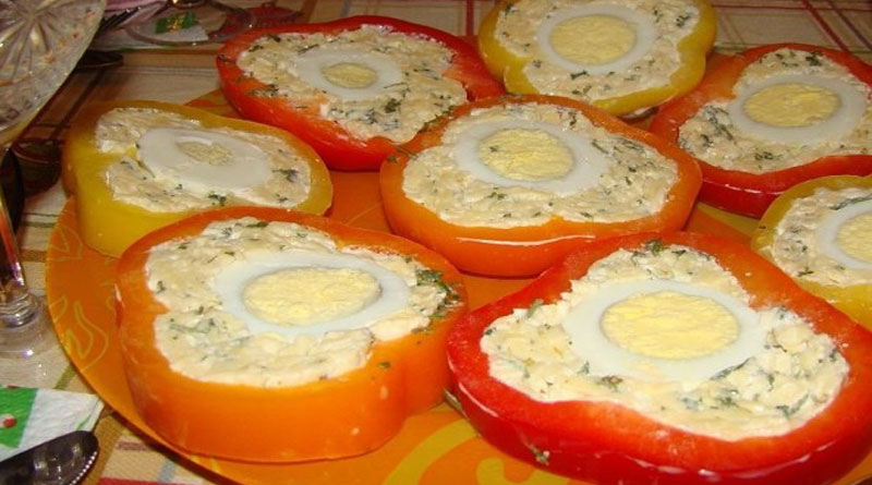 Перец с сырной начинкой и яйцом. Обалденная и быстрая закуска! Перец с сырной начинкой и яйцом. Обалденная и быстрая закуска!