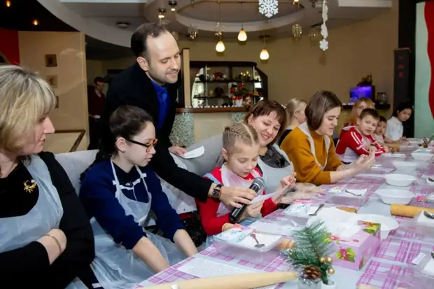 Лекцию для взрослых о воспитании прочитал известный учитель Уссурийска Иван Лаоши