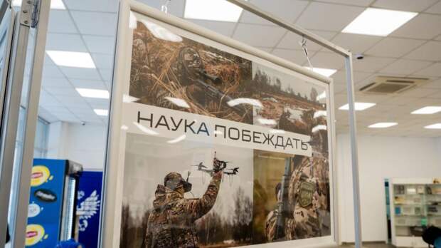 Патриотизм и долг: фотовыставка РИА Верхневолжье украсила почтовое отделение Твери к 23 февраля