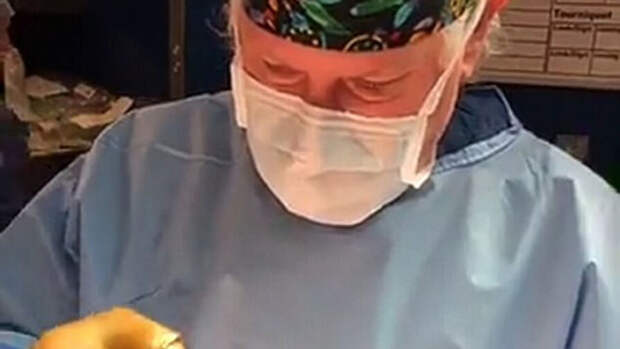 Хирурга лишили лицензии после операции, ослепившей пациентку