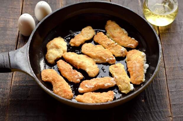 Просто залейте яйцами куриную грудку. Быстро, вкусно и очень нежно
