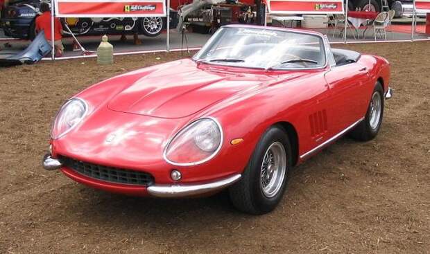 Спортивный итальянский родстер Ferrari 275 GTB/4 S NART Spider 1967 года. | Фото: ru.wikipedia.org.