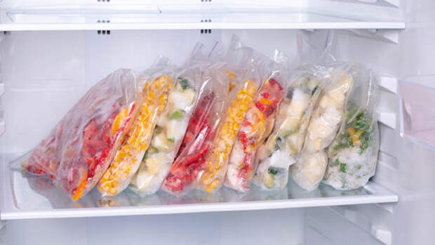 Купить по акции и заморозить: какие продукты можно запасать впрок и как это делать правильно