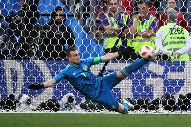 Акинфеев заявил, что еще год-полтора может не переживать по поводу будущего