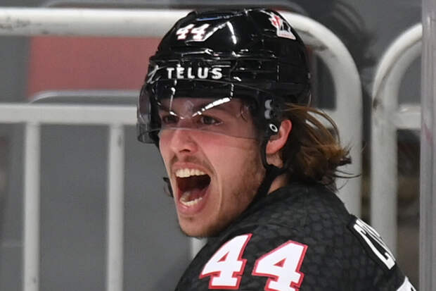 Тренер "Металлурга" Разин назвал канадского хоккеиста "Динамо" Комтуа курицей