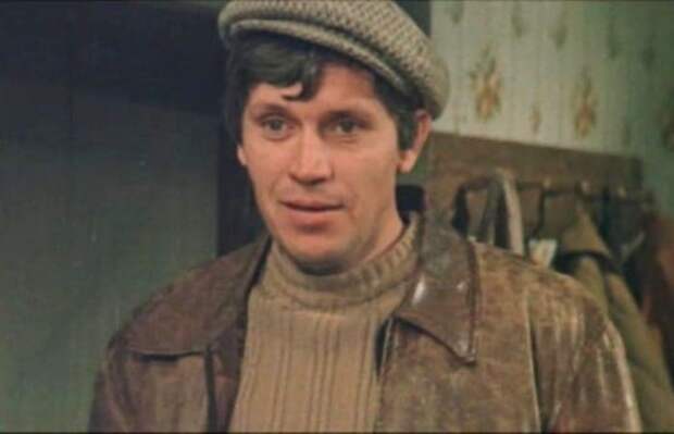 Владлен Бирюков в фильме *Молодая жена*, 1978 | Фото: kino-teatr.ru Владлен Бирюков в фильме *Молодая жена*, 1978 | Фото: kino-teatr.ru