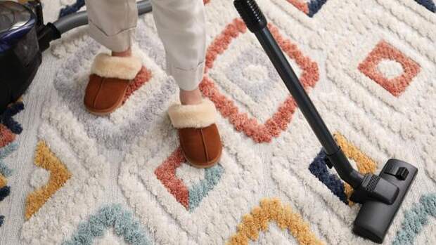 Сэкономьте на чистке ковра: решим проблему без излишних затрат