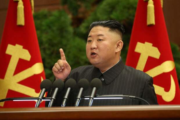 Лидер Северной Кореи товарищ Ким Чен Ын продолжает сотрясать мировое информационное пространство.