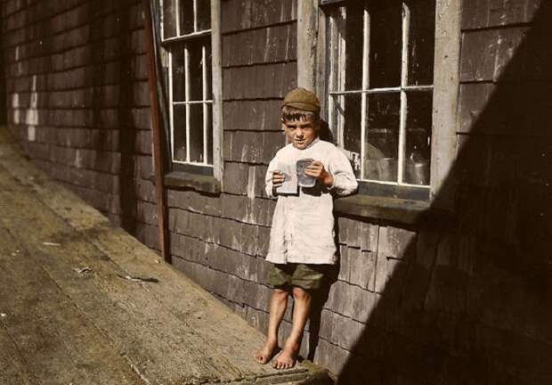 5-летний Престон, упаковщик из Истпорта, штат Мэн, 17 августа 1911 года. 5-летний Престон, упаковщик из Истпорта, штат Мэн, 17 августа 1911 года.