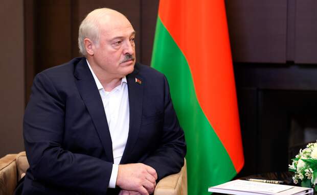 "Наши народы будут вместе": Лукашенко пожелал мира украинцам