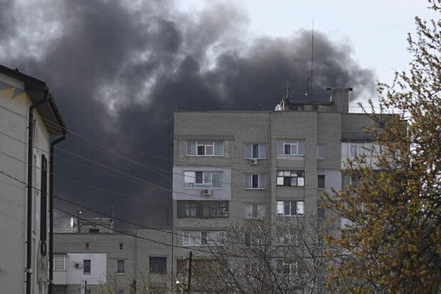 ВСУ атаковали нефтебазу в Луганске американскими ракетами ATACMS, есть раненые