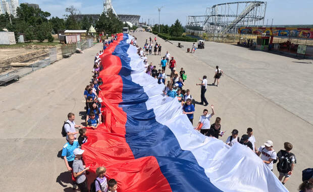 День государственного флага России в 2026 году. История появления триколора, традиции праздника