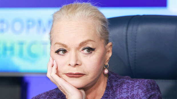 Директор Долиной поблагодарил россиян за поддержку певицы