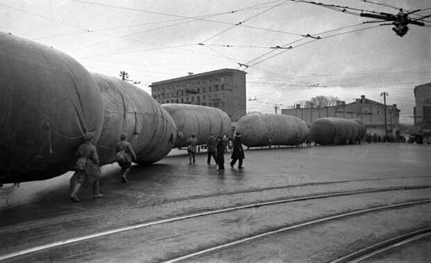 10 Аэростаты занимают исходные позиции. Октябрь 1941 г.jpg 10 Аэростаты занимают исходные позиции. Октябрь 1941 г.jpg
