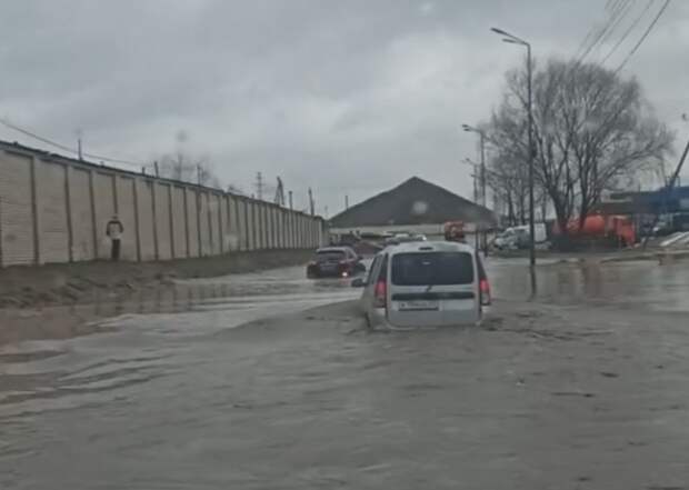 Огромный потоп случился на Лысогорской улице