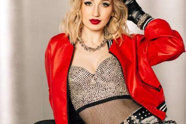 Студентка МГУ Александра Романова начала петь в группе «Воровайки»