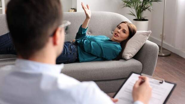 Минздрав: не планирующих детей россиянок направят к психологу